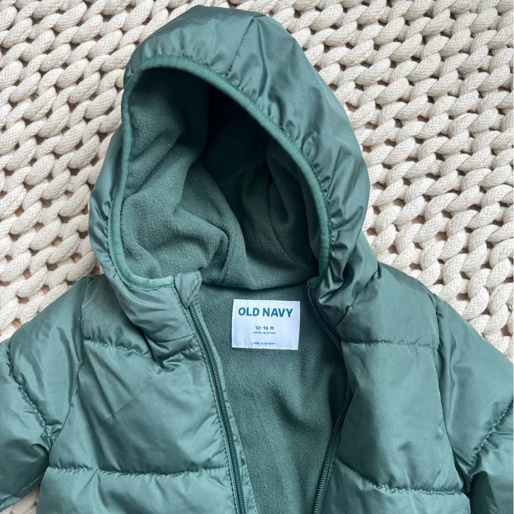 Old Navy 12-18m green snow suit with hood and hand covers